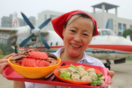 南航食堂大媽曬美食為學(xué)校出“怪招”爭(zhēng)奪生源 南航食堂大媽曬美食為學(xué)校出“怪招”爭(zhēng)奪生源